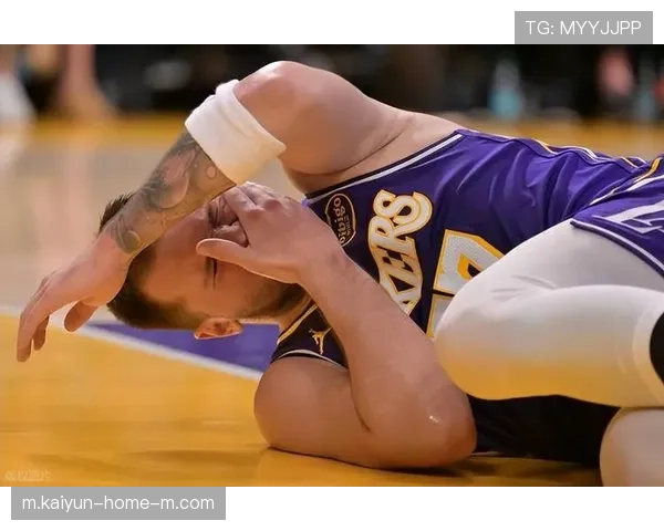 里夫斯替补狂砍35分率队逆转 东契奇伤退后湖人板凳杀出奇兵